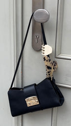 Iris Clip