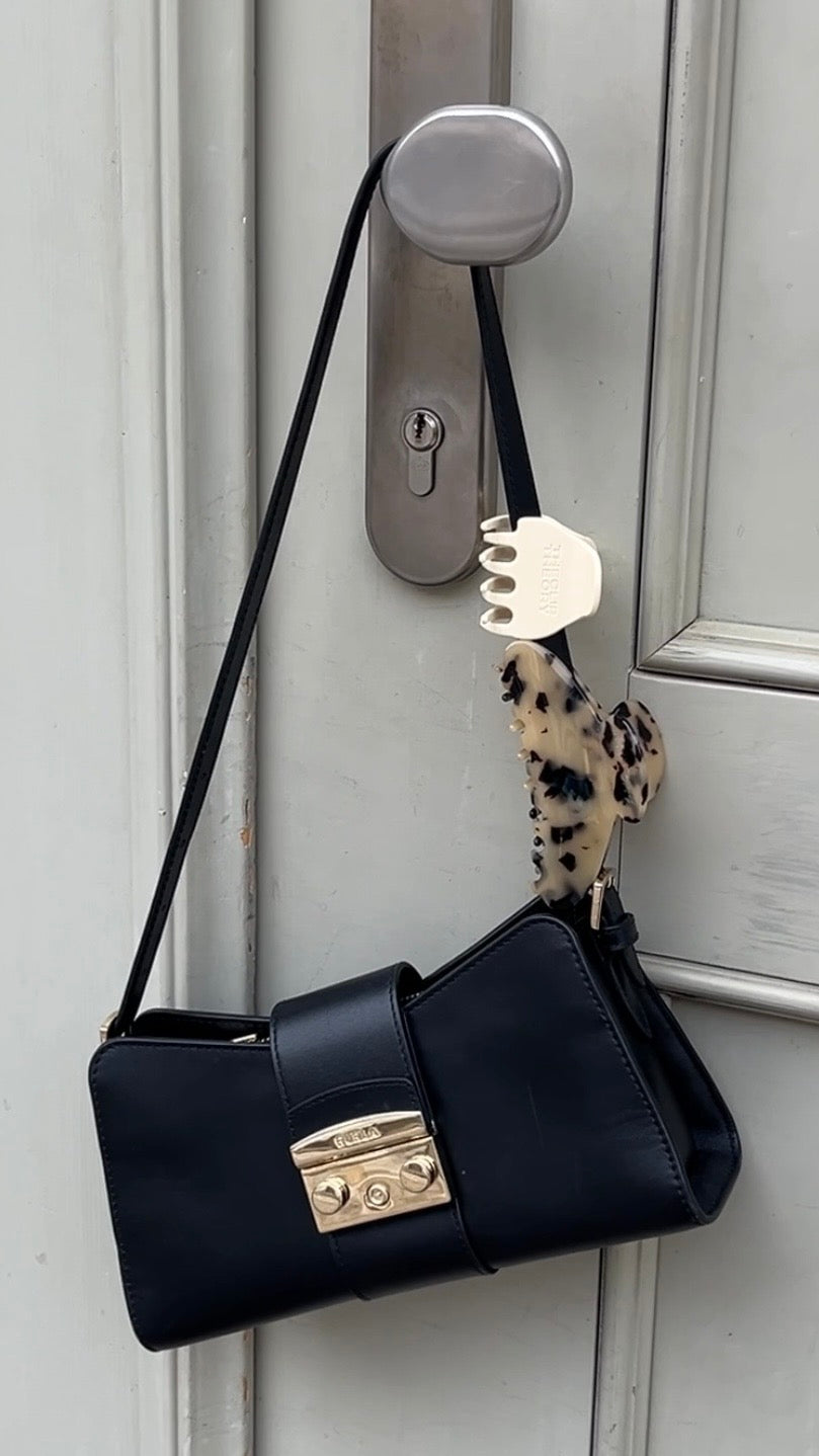 Iris Clip