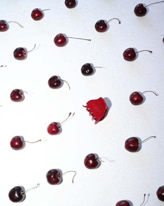 Iris Clip - Cherry on Top